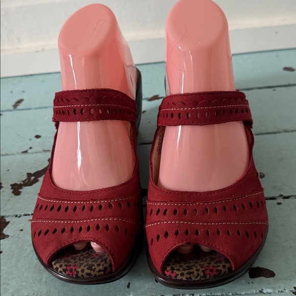 Jambu Size US 8 Sports Design Touring Wedge Red Nubuck w/ Flower Trim Heel 2.5” - Picture 3 of 15